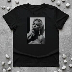 Vintage Hollywood Portrait Graphic T-Shirt – Classic Black & White Aesthetic Tee